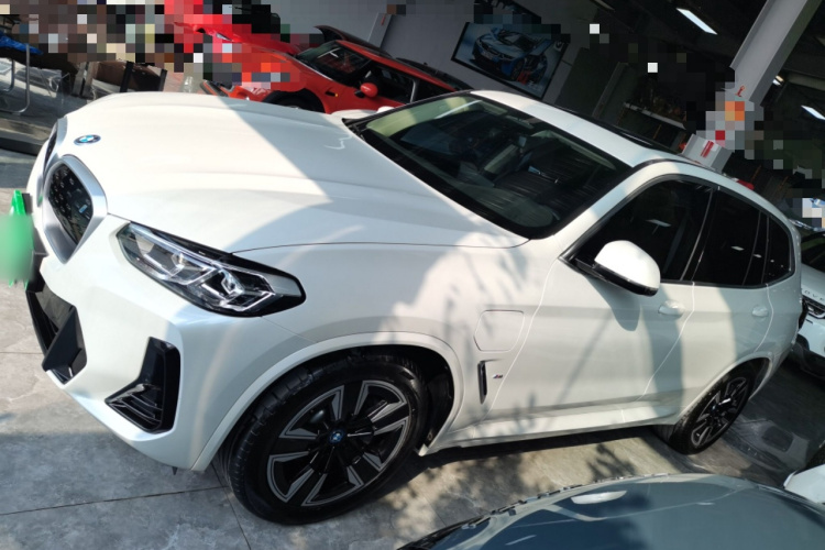 宝马iX3 2022款 改款 领先型车身外观4