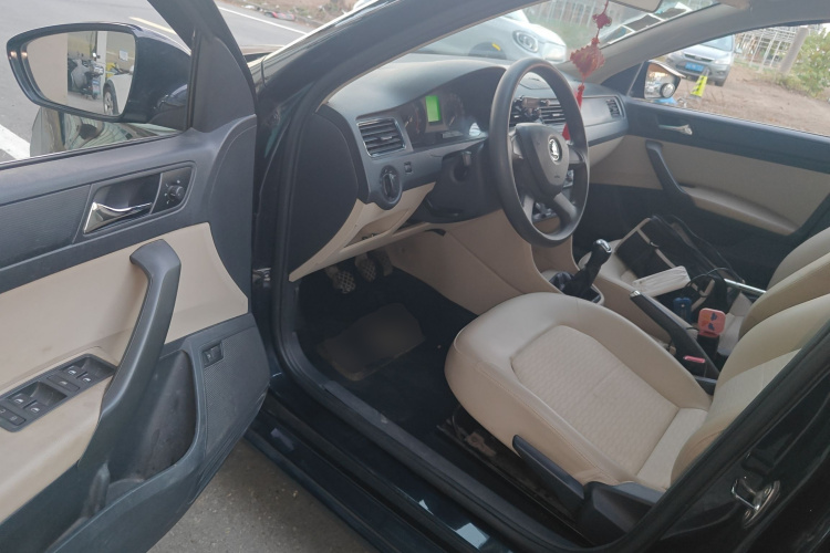 斯柯达 昕锐 2013款 1.6L 手动智选型中控内饰20