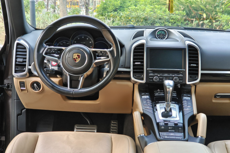 保时捷 2015款 Cayenne 3.0T中控内饰7012