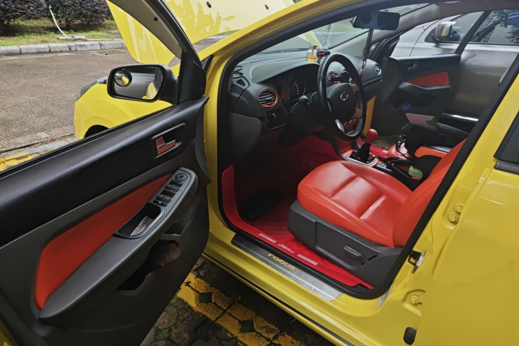 福特 福克斯 2013款 两厢经典 1.8L 手动基本型中控内饰20