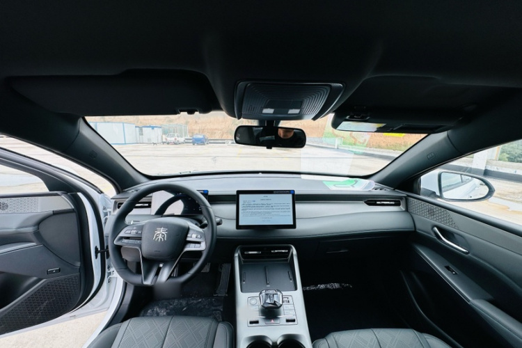 比亚迪 秦PLUS 2025款 DM-i 智驾版 55KM领先型中控内饰7001