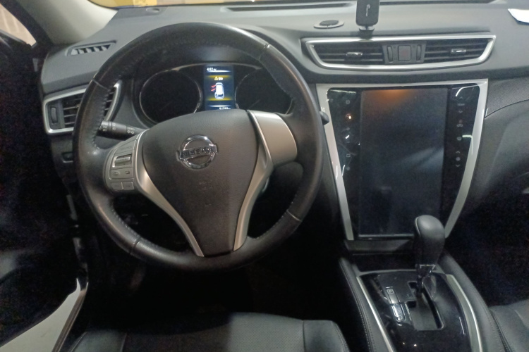 日产 奇骏 2016款 2.5L CVT运动版 4WD中控内饰7002