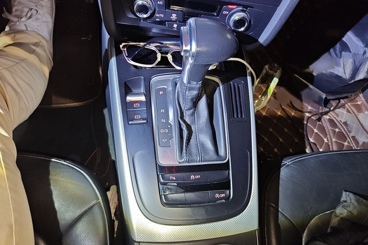 奥迪A4L 2015款 35 TFSI 自动标准型局部细节18