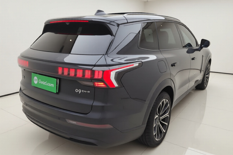 领克09 EM-P 2024款 2.0TD EM-P 四驱HALO 六座车身外观7