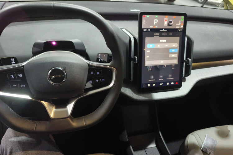 沃尔沃EX30 2025款 后驱长续航版 Ultra中控内饰12