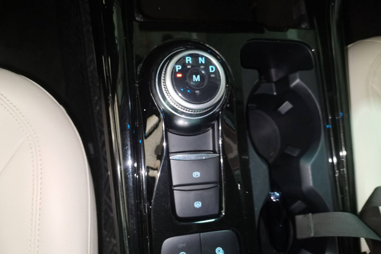 福特 探险者 2020款 EcoBoost 285 后驱风尚版 6座局部细节18