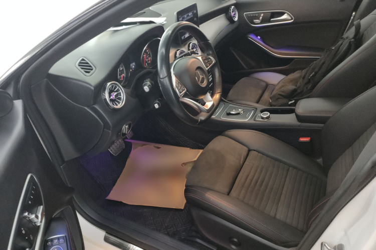 奔驰CLA 2018款 CLA 220 4MATIC中控内饰19