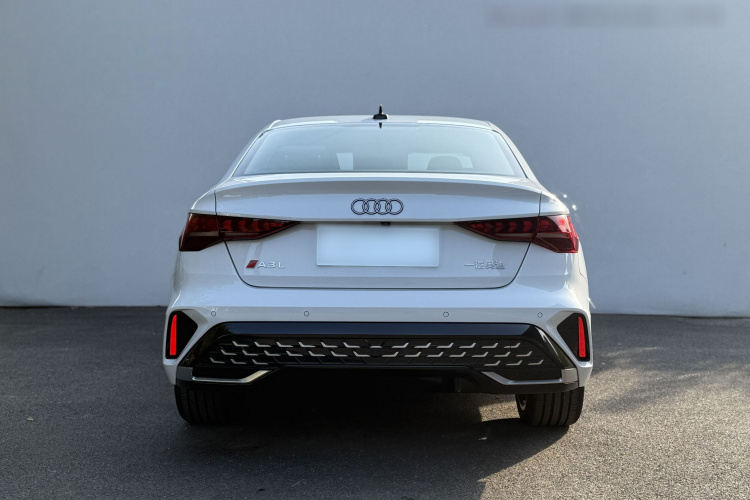 奥迪A3 2025款 A3L Limousine 35TFSI 飞驰尊享型车身外观6004
