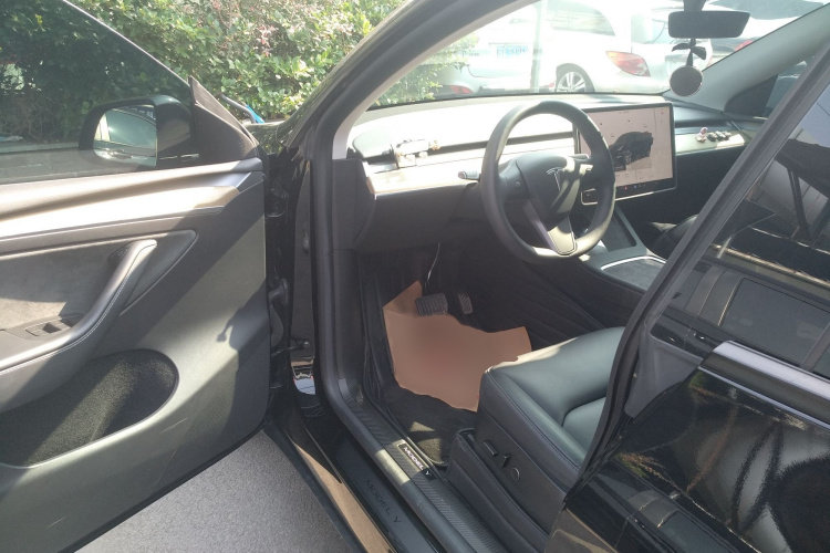 特斯拉 Model Y 2022款 改款 后轮驱动版中控内饰7003