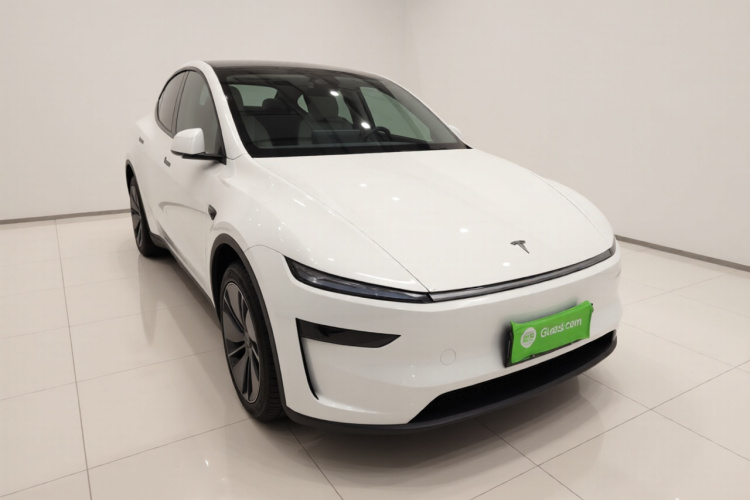 特斯拉 Model Y 2025款 后轮驱动版车身外观3