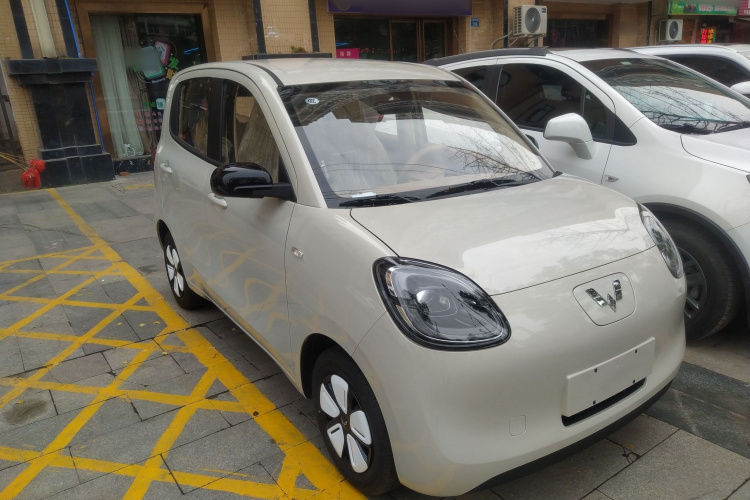 五菱汽车 宏光MINIEV 2025款 四门版 臻享+款车身外观3