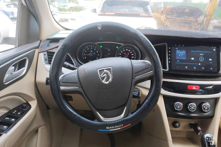 宝骏730 2019款 1.5L 手动超值型 7座 国VI中控内饰13