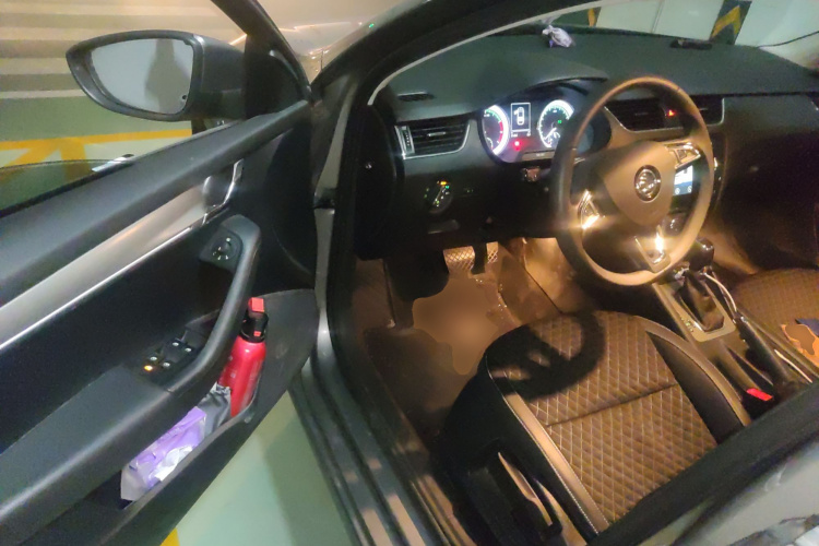 斯柯达 明锐 2019款 1.5L 自动智行豪华版 国V中控内饰20