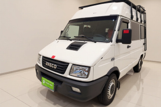 依维柯得意 2020款 2.5T A35客车单胎中顶5-9座侧移门国V
