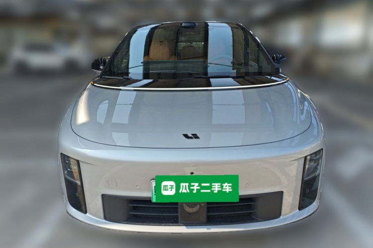 理想汽车 理想i6 2025款 四驱标准型车身外观2