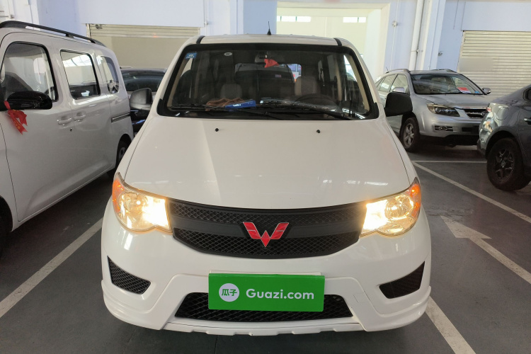 五菱汽车 五菱宏光 2015款 1.2L S 基本型国V车身外观2