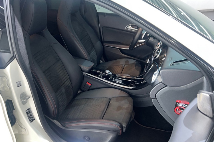 奔驰CLA 2016款 改款 CLA 220 4MATIC局部细节41