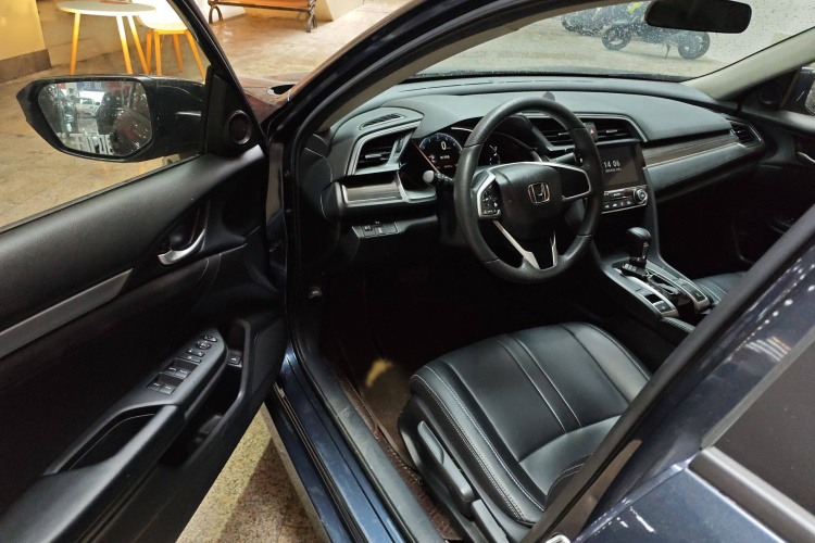 本田 思域 2019款 220TURBO CVT劲动版 国VI中控内饰7002