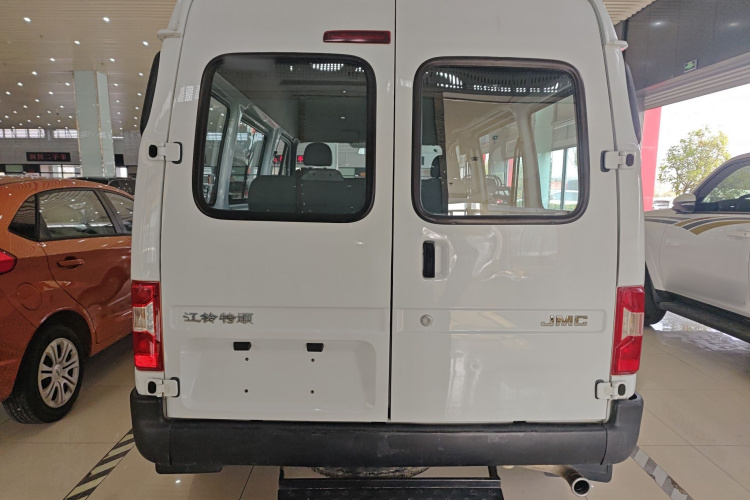 江铃 特顺 2019款 2.8T商运型短轴中顶6座国VI JX493车身外观6