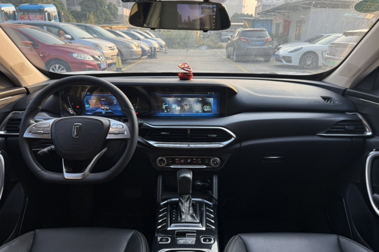 奔腾T77 2019款 230 TID 自动豪华型 国V中控内饰7004