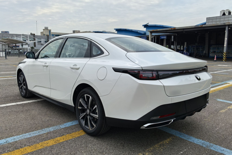 长安 逸动 2025款 蓝鲸 1.5T 500Bar尊贵型车身外观6003