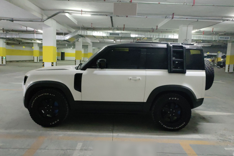 路虎卫士 2024款 90 2.0T P300 S车身外观4