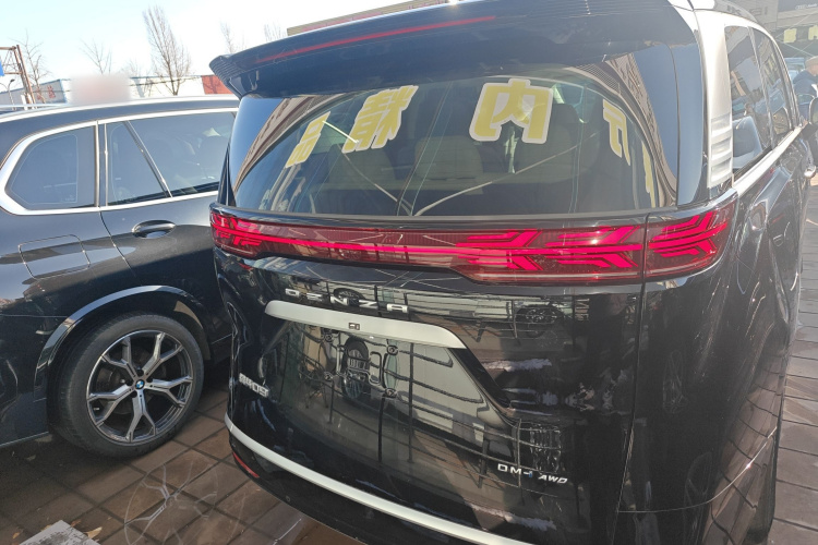 腾势D9 2024款 DM-i 980 四驱尊贵型车身外观6