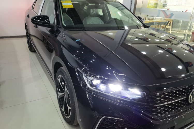 大众 帕萨特 2026款 出众款 330TSI 星空精英版车身外观3