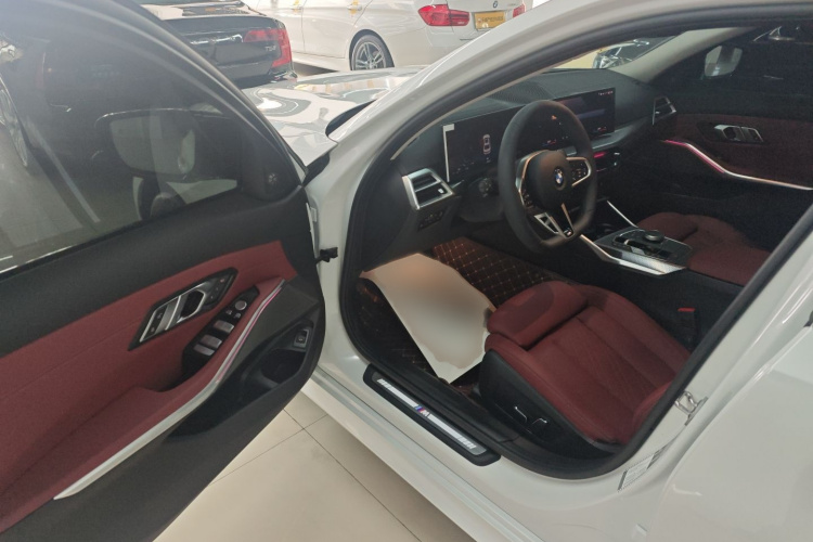 宝马3系 2025款 330Li M运动曜夜套装中控内饰7003