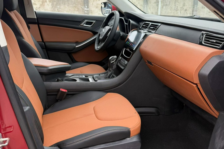 江铃 驭胜S330 2016款 1.5L GTDi 自动两驱时尚版中控内饰7005