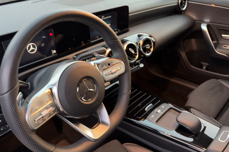 奔驰A级 2019款 A 180 L 运动轿车中控内饰7005