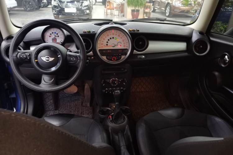 MINI 2012款 1.6L COOPER Baker Street中控内饰12