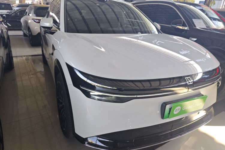 极氪7X 2025款 75kWh 后驱智驾版车身外观3