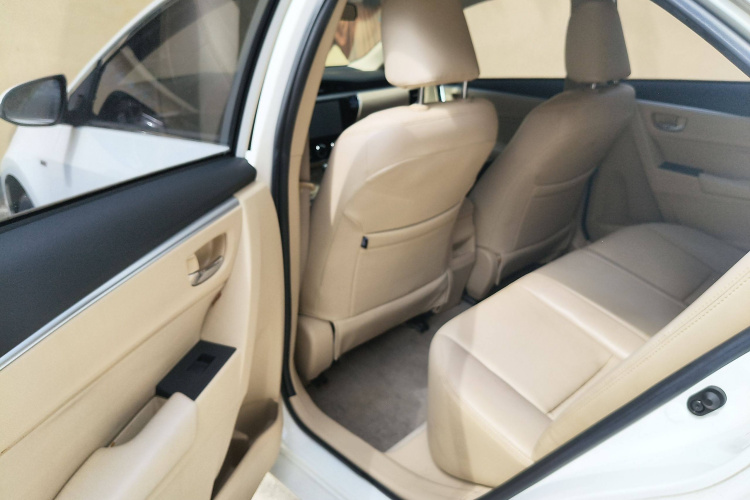 丰田 卡罗拉 2014款 1.6L CVT GL-i中控内饰7004