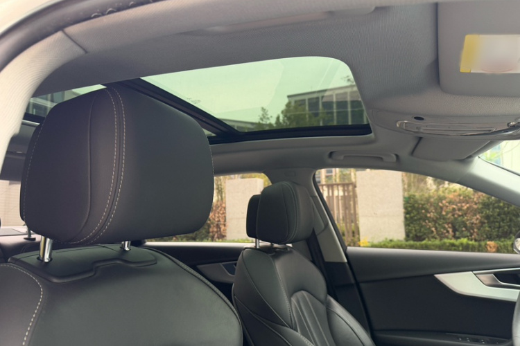 奥迪A4L 2022款 40 TFSI 时尚动感型中控内饰7010