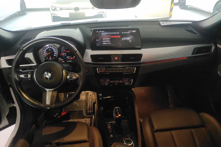 宝马X2 2021款 改款 xDrive25i 曜夜版中控内饰12