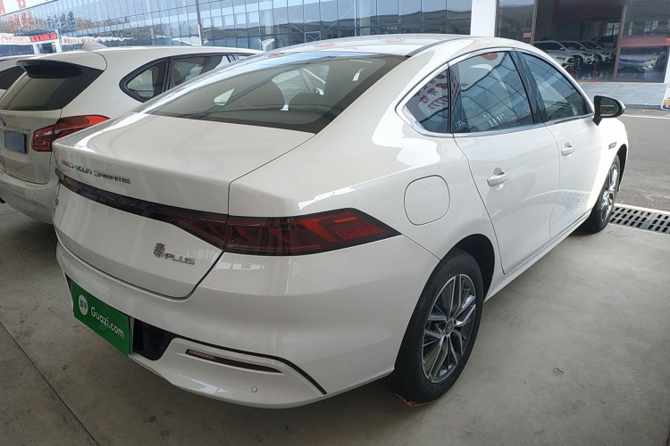 比亚迪 秦PLUS 2024款  荣耀版 DM-i 120KM超越型车身外观7