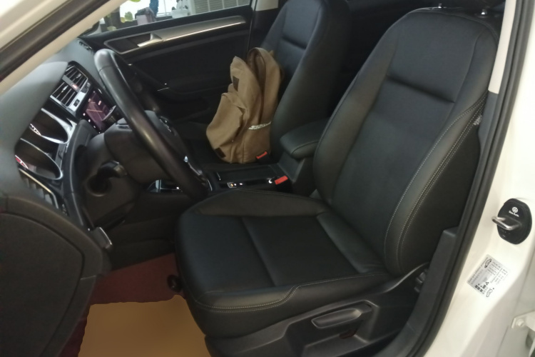 大众 高尔夫 2020款 200TSI DSG舒适进取版中控内饰19