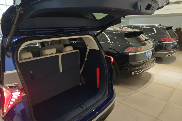 别克GL8新能源 2024款  陆尊 奢享版 7座机舱底盘23