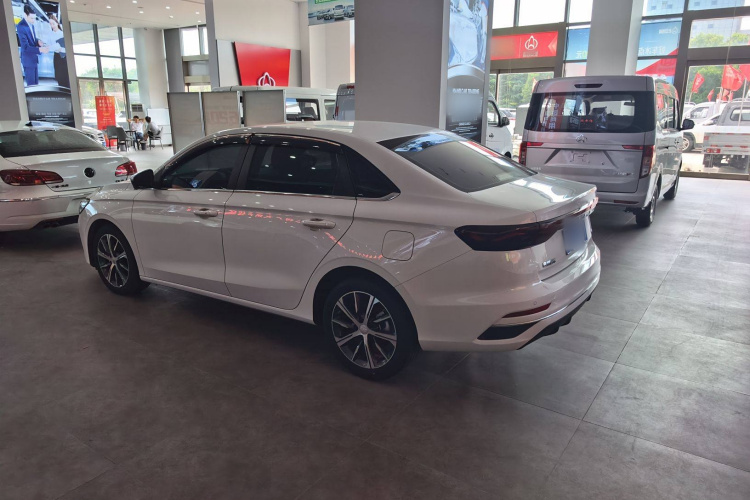 吉利汽车 帝豪 2023款 第4代冠军版 1.5L CVT尊贵型车身外观6005