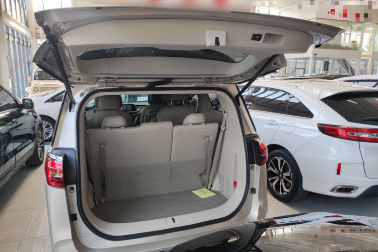 别克GL8 2023款 ES陆尊 舒适型机舱底盘23