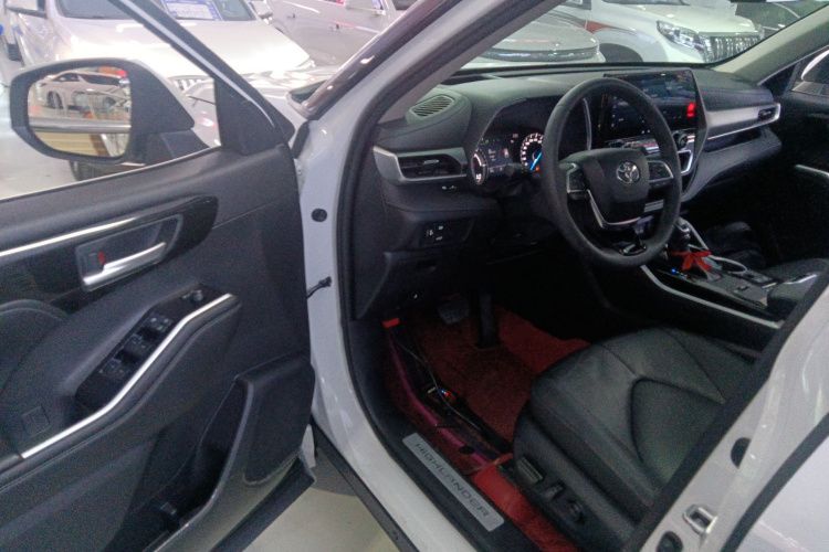 丰田 汉兰达 2023款 2.5L智能电混双擎四驱尊贵版 7座中控内饰20