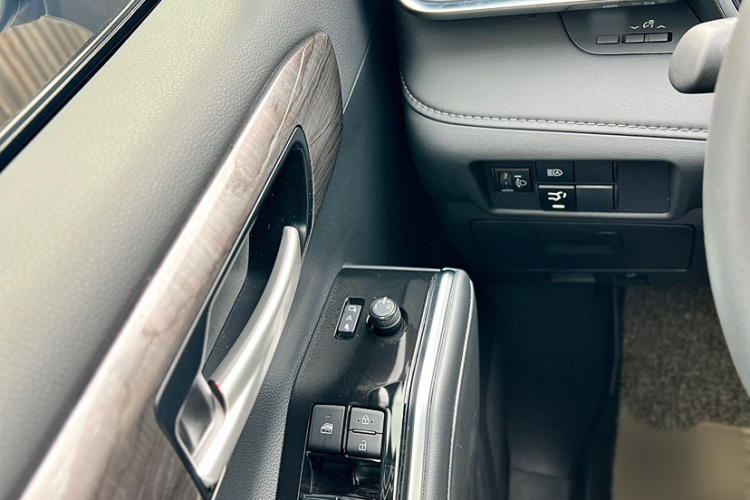 丰田 皇冠陆放 2024款 2.5L HEV四驱豪华版中控内饰7010