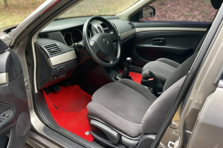 日产 轩逸 2019款 经典 1.6XE+ 手动智联领先版中控内饰7002