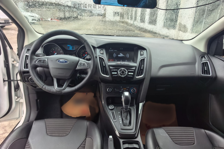 福特 福克斯 2018款 两厢经典 1.6L 自动风尚型智行版中控内饰7006