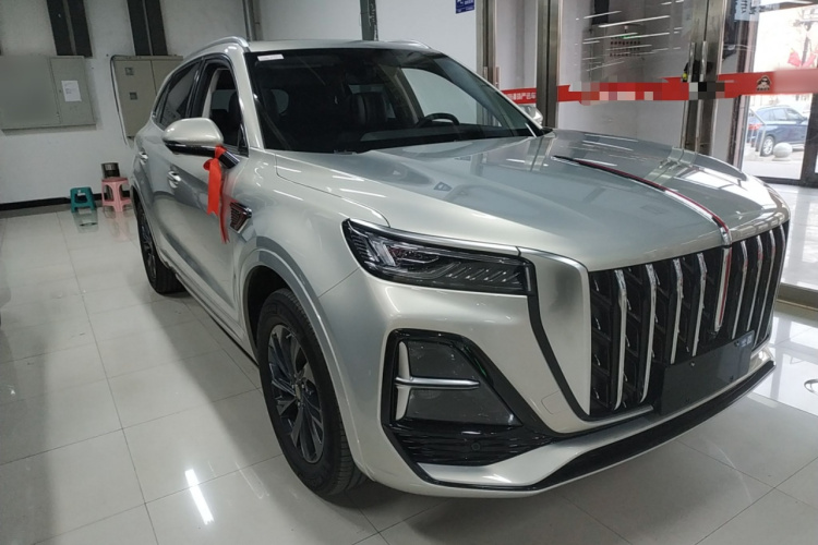 红旗HS5 2023款 2.0T 旗享Pro版车身外观3