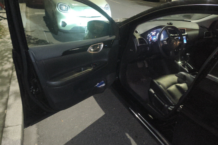 日产 轩逸 2018款 1.6XV CVT尊享版中控内饰7003