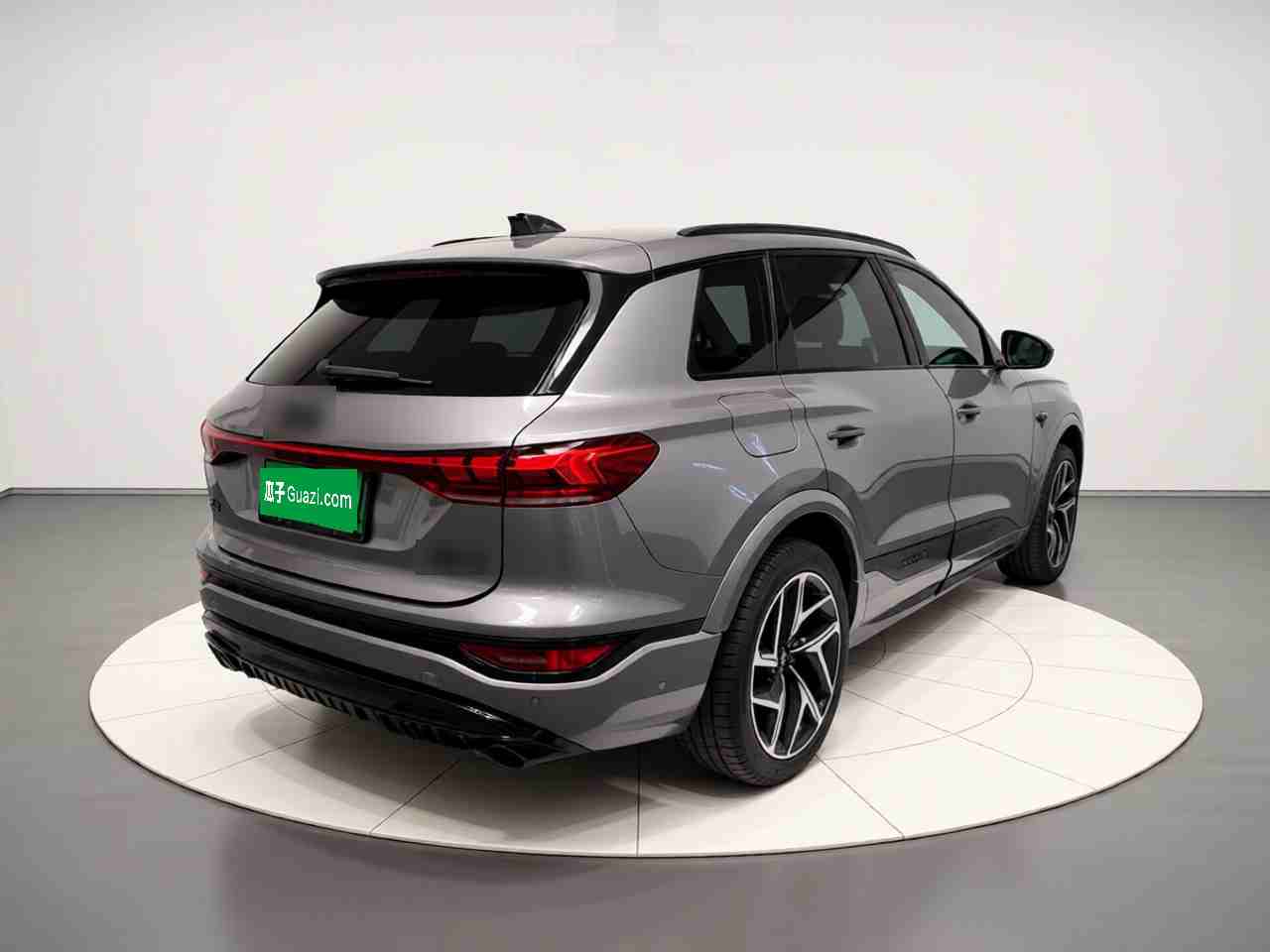奥迪Q6L e-tron右后45度外观