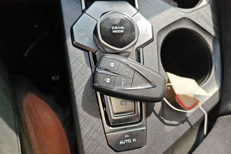 长安UNI-V 2024款 1.5T 尊贵运动型中控内饰7001