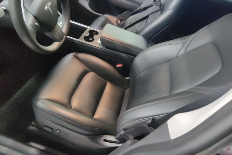 特斯拉 Model Y 2022款 改款 后轮驱动版中控内饰19